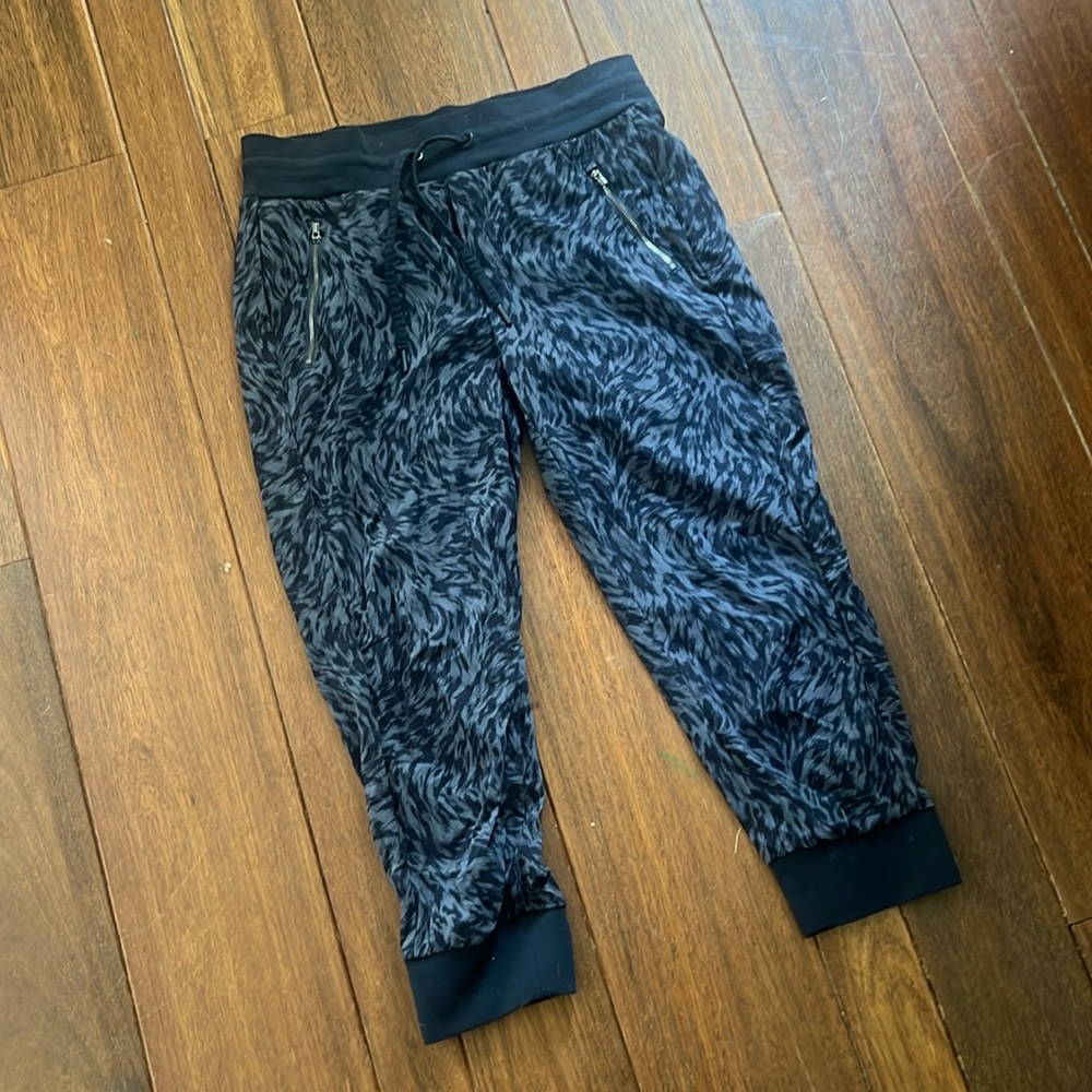 Athleta Crop Jogget